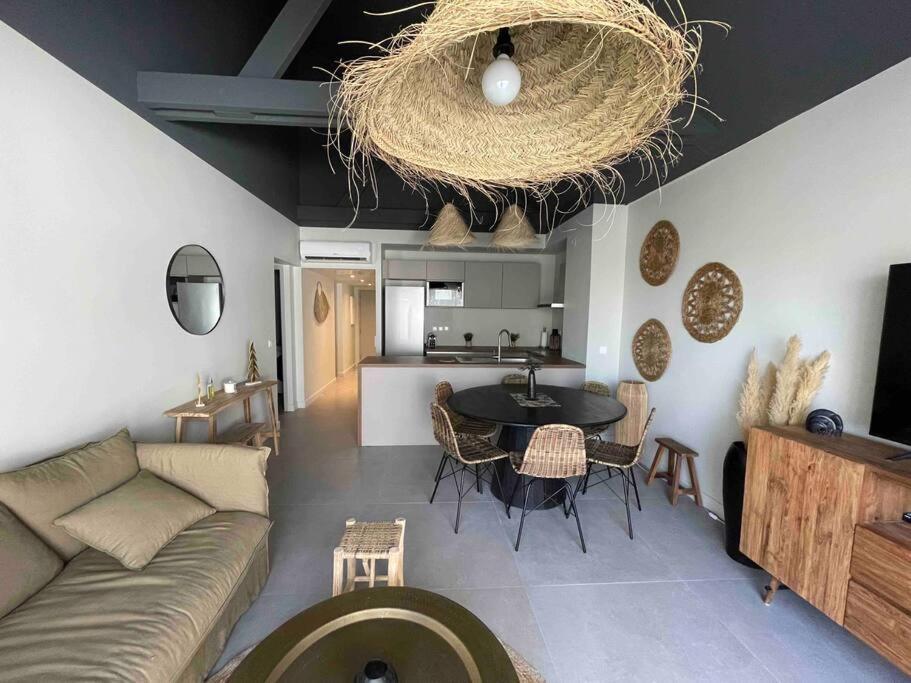 Oligaia Orient Bay Appartement Quarter of Orleans Buitenkant foto